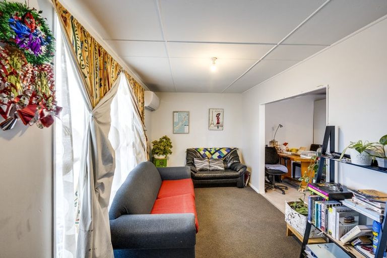 Photo of property in 29 Marine Parade, Bluff Hill, Napier, 4110