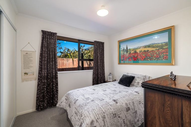Photo of property in 2/6 Goodall Place, Redwood, Christchurch, 8051
