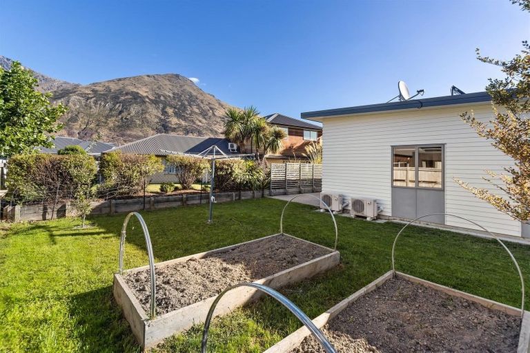 Photo of property in 12 Mystery Grove, Lake Hayes, Queenstown, 9304