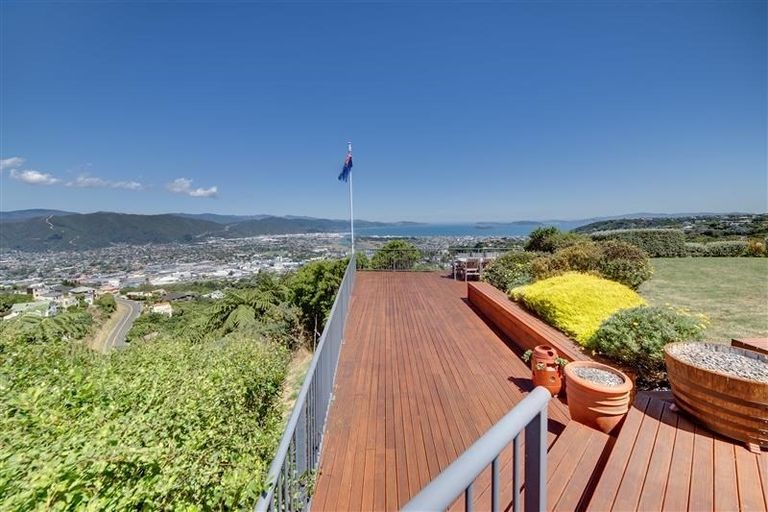 Photo of property in 5 Oceanview Terrace, Tirohanga, Lower Hutt, 5010
