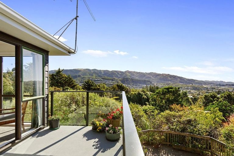 Photo of property in 40 Woodman Drive, Tawa, Wellington, 5028
