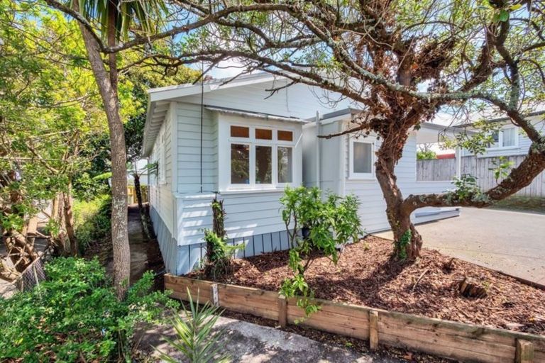 Photo of property in 21 Glendale Road, Glen Eden, Auckland, 0602