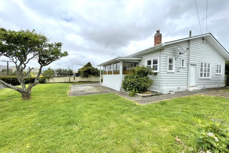 Photo of property in 2 Nield Road, Manurewa, Auckland, 2102