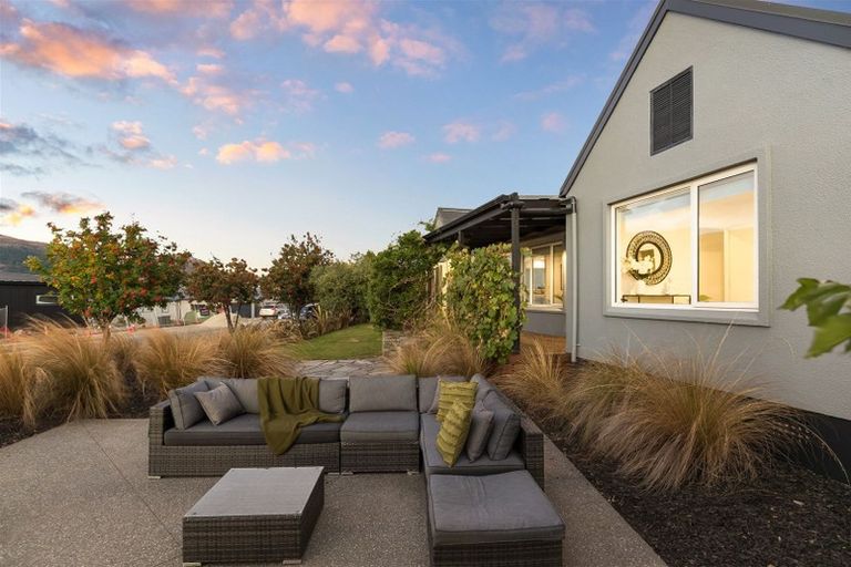 Photo of property in 33 Oregon Drive, Kelvin Heights, Queenstown, 9300