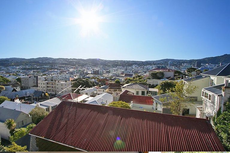 Photo of property in 18 Stafford Street, Mount Victoria, Wellington, 6011