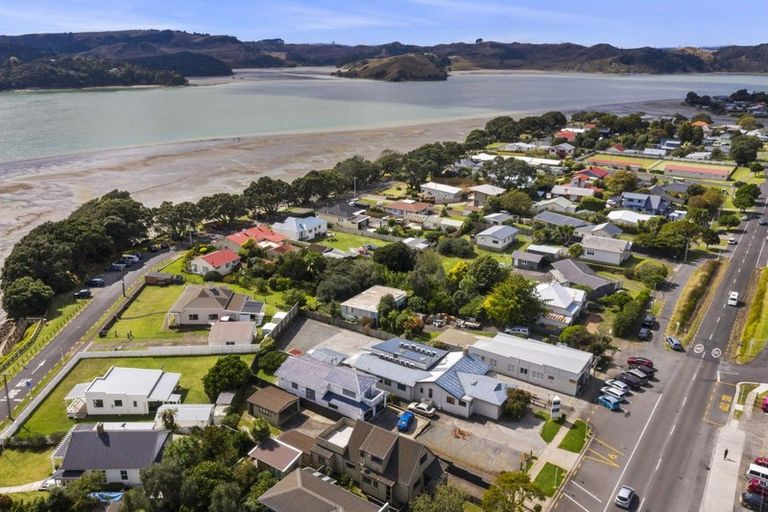 Photo of property in 10 Wallis Street, Raglan, 3225