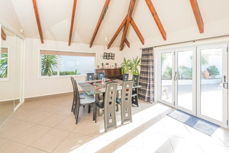 Photo of property in 2 Burtts Road, Durie Hill, Whanganui, 4500