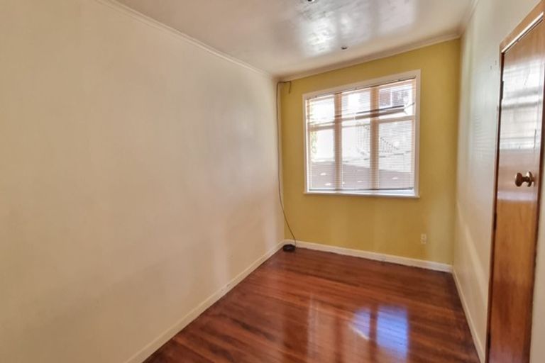 Photo of property in 36 Sheridan Drive, New Lynn, Auckland, 0600