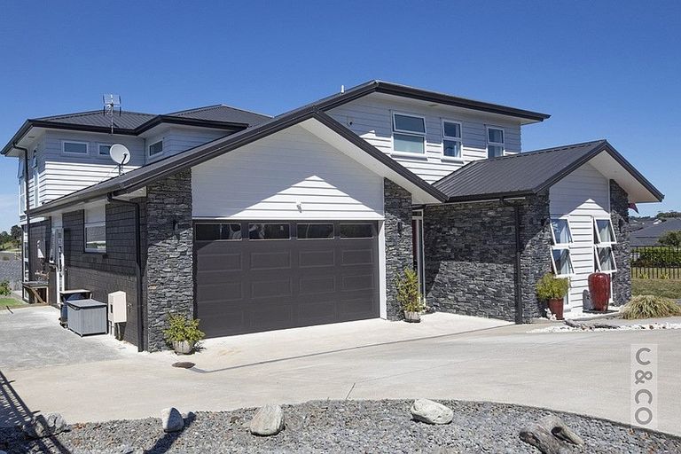 Photo of property in 2 Tauwaka Crescent, Riverhead, 0820