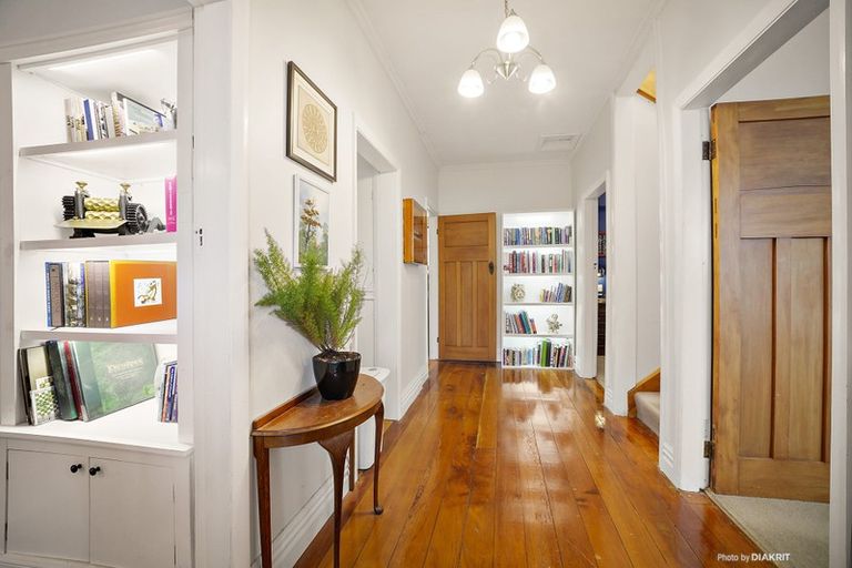 Photo of property in 14 Milne Terrace, Island Bay, Wellington, 6023