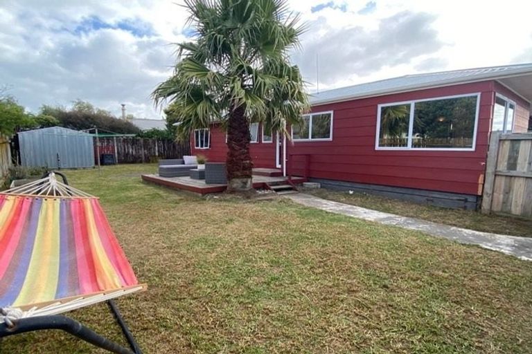 Photo of property in 96 Queens Road, Waikanae Beach, Waikanae, 5036