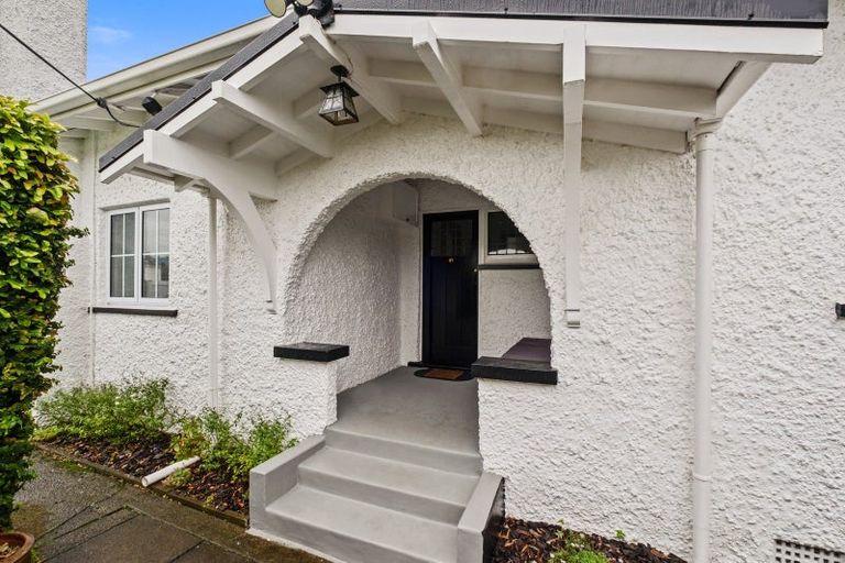 Photo of property in 220 Mangorei Road, Merrilands, New Plymouth, 4312