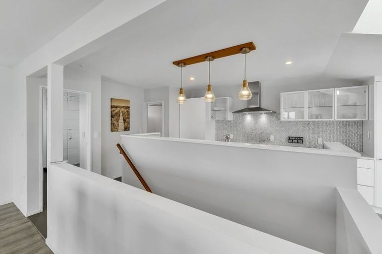 Photo of property in 18 Glendevere Terrace, Redcliffs, Christchurch, 8081