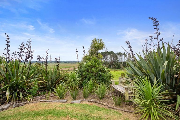 Photo of property in 376 Mangakura Road, Helensville, 0875
