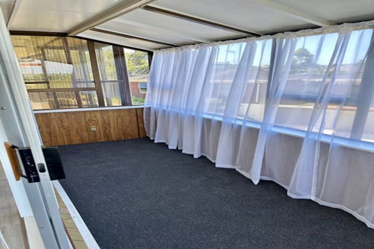 Photo of property in 2/23 Waitemata Road, Hauraki, Auckland, 0622