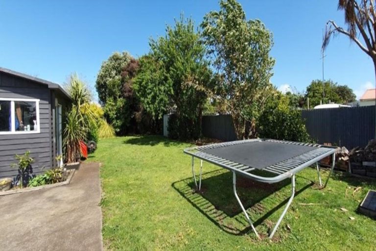 Photo of property in 19 Selwyn Crescent, College Estate, Whanganui, 4500