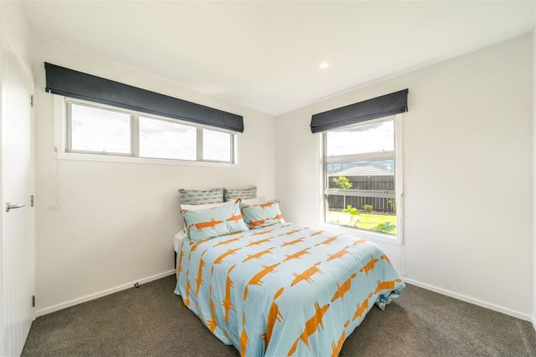 Photo of property in 77 Sunstone Crescent, Timberlea, Upper Hutt, 5018
