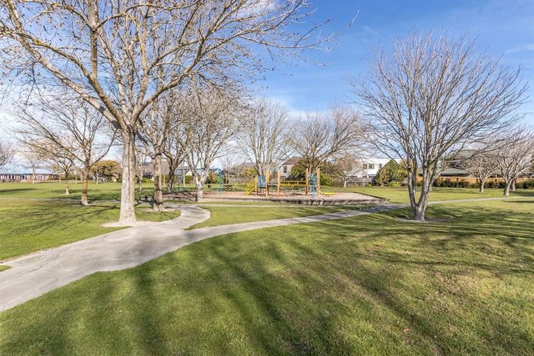 Photo of property in 1 Audley Gate, Avonhead, Christchurch, 8042