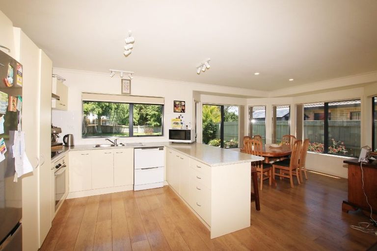 Photo of property in 24 Glencalder Place, Wattle Downs, Auckland, 2103