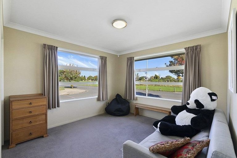 Photo of property in 1 Teagarden Close, Mairehau, Christchurch, 8052