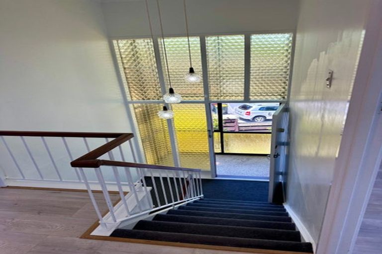 Photo of property in 2/23 Waitemata Road, Hauraki, Auckland, 0622