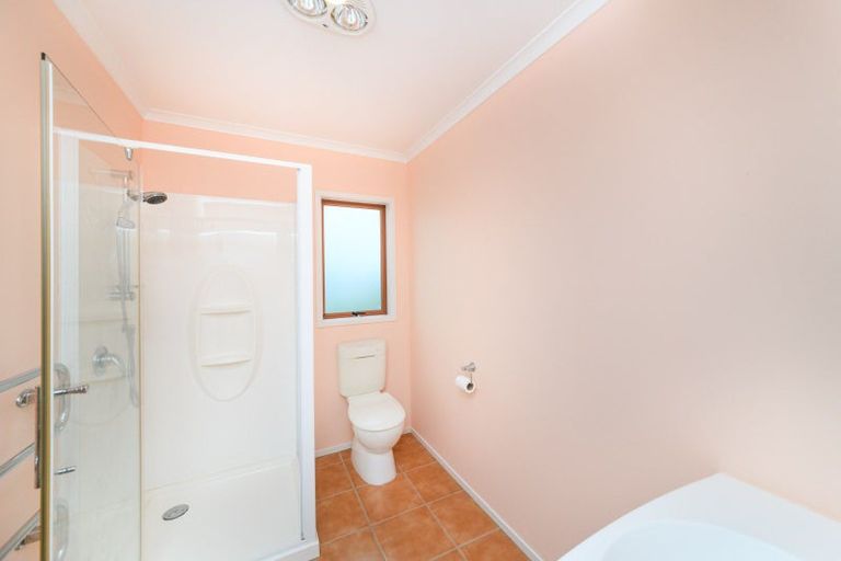 Photo of property in 12 Silkwood Place, Fitzherbert, Palmerston North, 4410