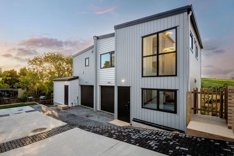 Photo of property in 6/1088 Beach Road, Torbay, Auckland, 0630