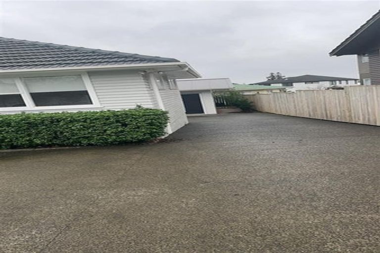Photo of property in 41 Farquhar Road, Glendene, Auckland, 0602