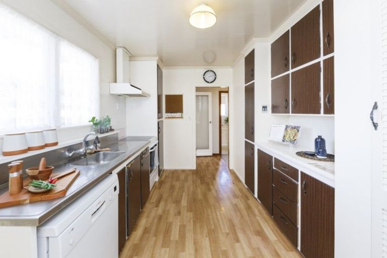 Photo of property in 37 Parkland Crescent, Terrace End, Palmerston North, 4410