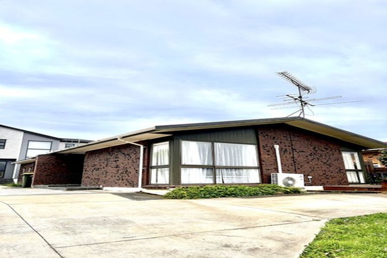 Photo of property in 33 Jillteresa Crescent, Half Moon Bay, Auckland, 2012