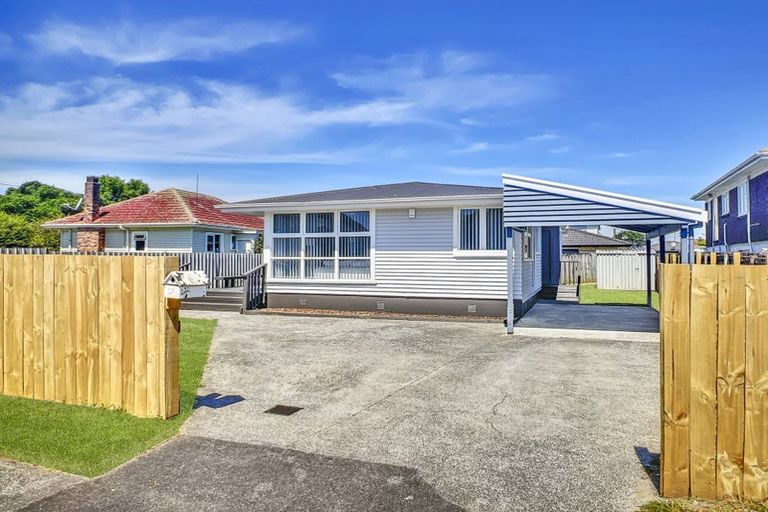 Photo of property in 17 Oxford Road, Manurewa, Auckland, 2102