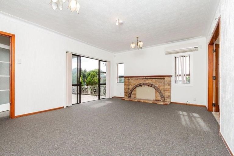 Photo of property in 29 Archibald Road, Kelston, Auckland, 0602