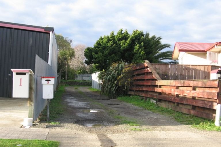 Photo of property in 3 Pinedale Parade, Milson, Palmerston North, 4414