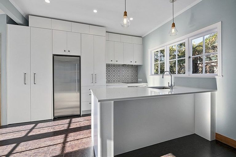 Photo of property in 24 Fitzherbert Street, Alicetown, Lower Hutt, 5010