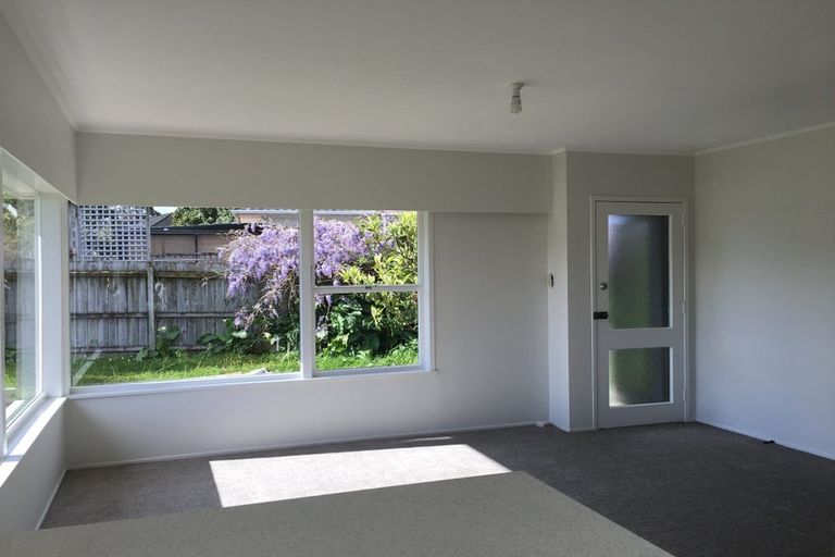 Photo of property in 1/16 Kapiti Place, Sunnynook, Auckland, 0620