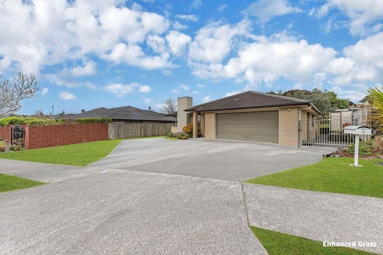 Photo of property in 4 Fairford Avenue, Henderson, Auckland, 0612