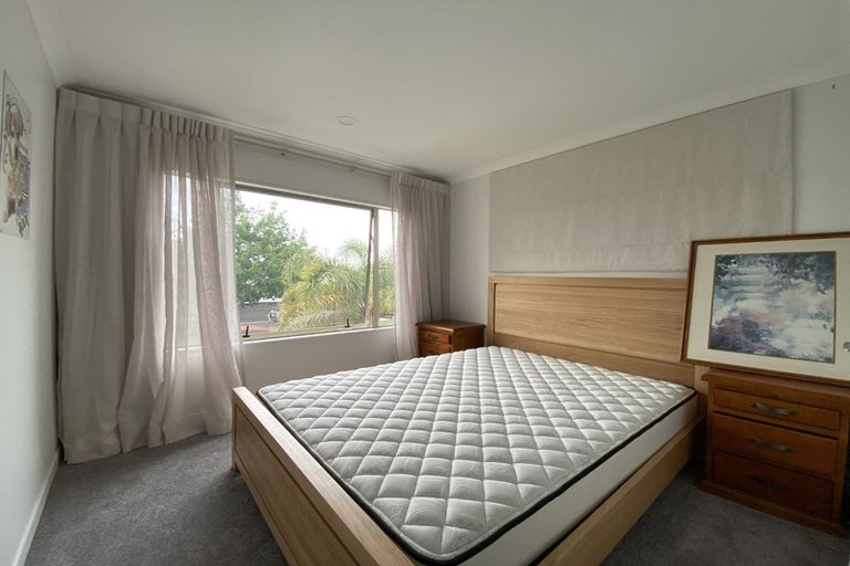 Photo of property in 4 English Oak Drive, Schnapper Rock, Auckland, 0632