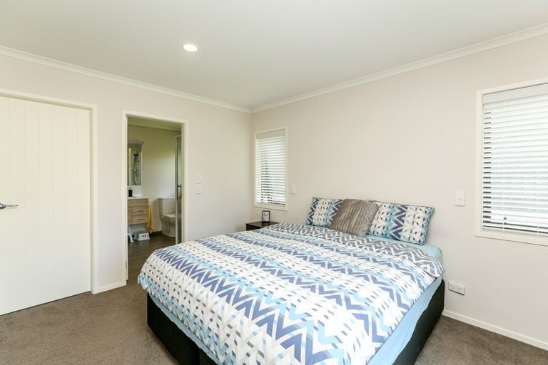 Photo of property in 5 Market Lane, Westown, New Plymouth, 4310