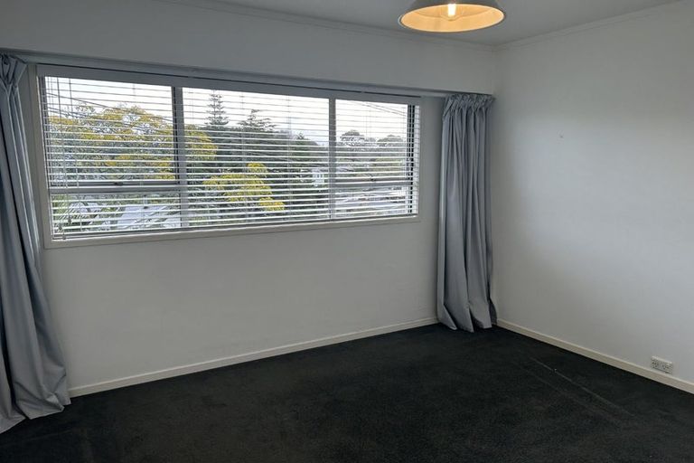 Photo of property in 2/84 Peach Road, Glenfield, Auckland, 0629