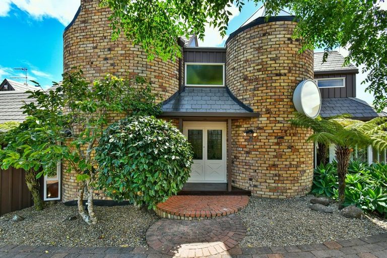 Photo of property in 19 Clyside Avenue, Half Moon Bay, Auckland, 2012