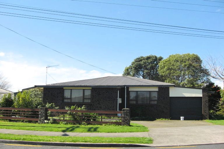 Photo of property in 17 Queens Road, Glen Avon, New Plymouth, 4312