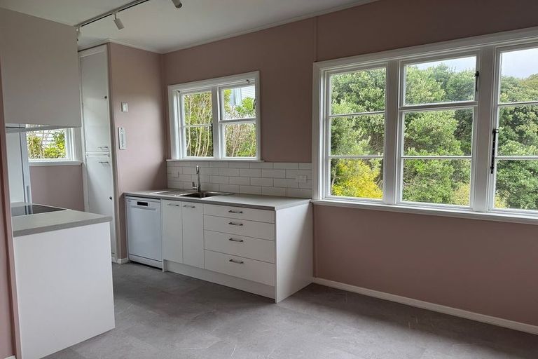 Photo of property in 6 Sidlaw Street, Strathmore Park, Wellington, 6022