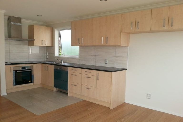 Photo of property in 104 Bleakhouse Road, Mellons Bay, Auckland, 2014