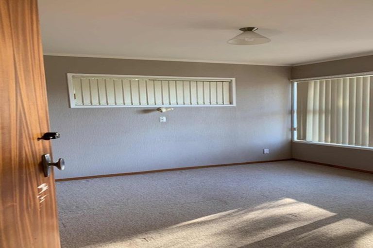 Photo of property in 36 Sartors Avenue, Northcross, Auckland, 0630