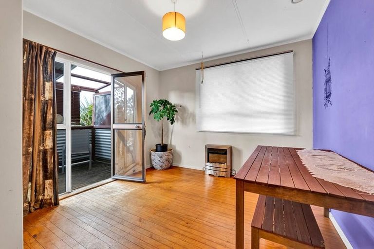 Photo of property in 34 Endeavour Street, Marfell, New Plymouth, 4310