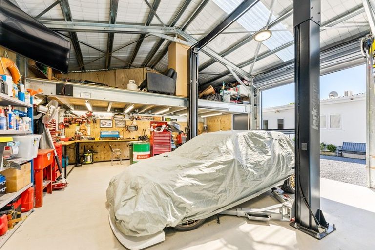 Photo of property in 310 Fergusson Drive, Heretaunga, Upper Hutt, 5018