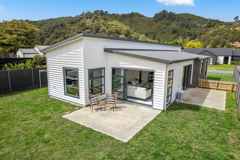 Photo of property in 8 Whitten Way, Wallaceville, Upper Hutt, 5018