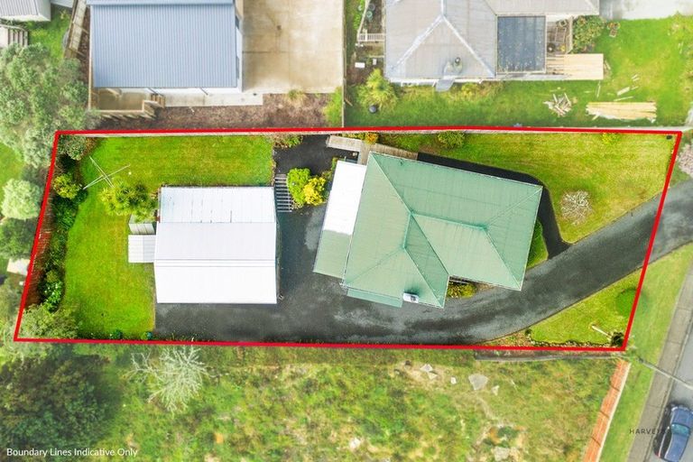 Photo of property in 14 Pine Avenue, Henderson, Auckland, 0612