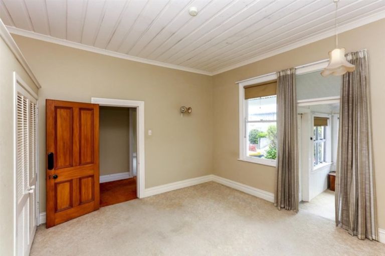 Photo of property in 6 Pendarves Street, New Plymouth, 4310