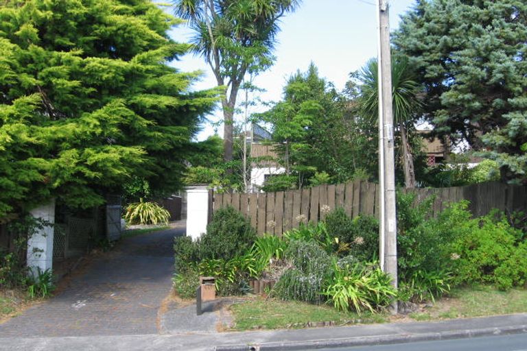 Photo of property in 861 Beach Road, Waiake, Auckland, 0630
